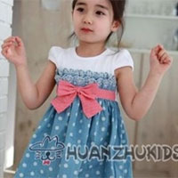 ชุดเดรสเด็กผู้หญิง กระโปรงสีน้ำเงินลายจุด ผูกโบว์สีชมพูที่เอว