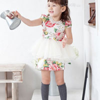 ชุดเดรสเด็กผู้หญิง สีขาวลายดอกไม้ ประดับด้วยกระโปรงพองฟูสีขาว