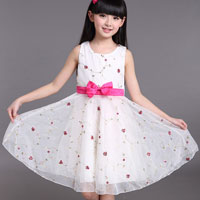 ชุดเดรสเด็กผู้หญิง สีขาว ลายดอกไม้