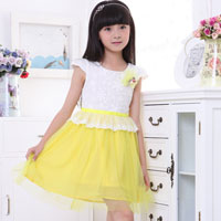 ชุดเดรสเด็กผู้หญิง เสื้อสีขาวลายดอกไม้ กระโปรงพองฟูสีเหลือง