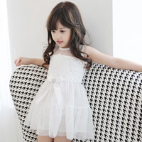 ชุดเดรสเด็กผู้หญิง สีขาว ซีทรูช่วงเหนืออก กระโปรงพองฟู