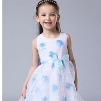 ชุดเดรสเด็กผู้หญิง แขนกุดสีขาว ลายดอกไม้สีฟ้า