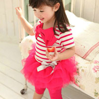 เสื้อเด็กผู้หญิง ลายขวางสีชมพูเข้มสลับขาว มีโบว์ที่อก