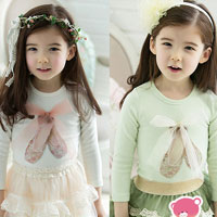 เสื้อเด็กผู้หญิง สีเขียว แขนยาว ติดโบว์สีขาวหวานกลางอก