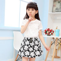 ชุดเซ็ตเด็กผู้หญิง เสื้อสีขาว กระโปรงลายดอกสีดำ