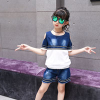 ชุดเซ็ตเด็กผู้หญิง เสื้อยีนส์เปิดไหล่ พร้อมกางเกงเข้าชุด