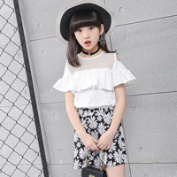 ชุดเซ็ตเด็กผู้หญิง เสื้อเปิดไหล่สีขาว กระโปรงสีดำลายดอก
