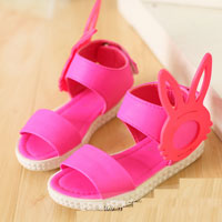 รองเท้าเด็กแฟชั่น สีชมพู ติดกระต่ายด้านข้าง