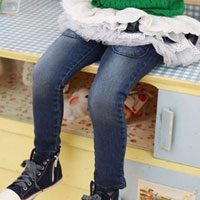 กางเกงยีนส์เด็กผู้หญิง มีระบายรอบเอว ซ้อนระบายลูกไม้ด้านใน สียีนส์เข้ม